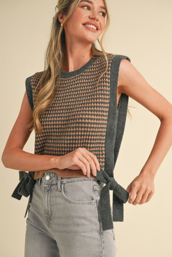 Striped Tied Sweater Vest (Oat/charcoal)