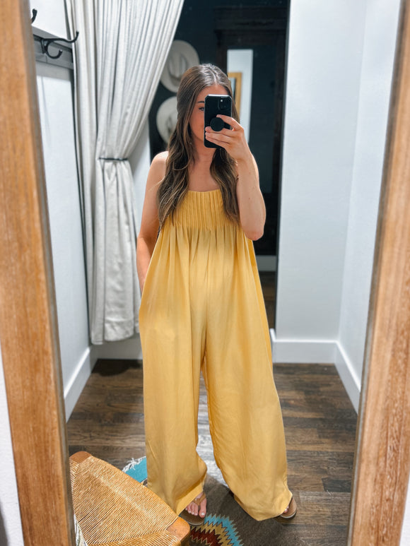 Sleeveless Pleated Wide-Leg Jumpsuit - Pastel Yellow